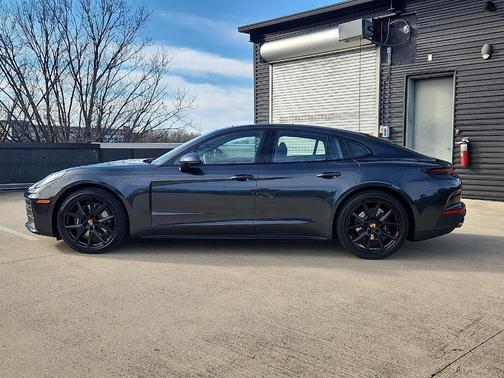 2026 Porsche Panamera 4