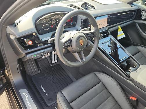 2026 Porsche Panamera 4