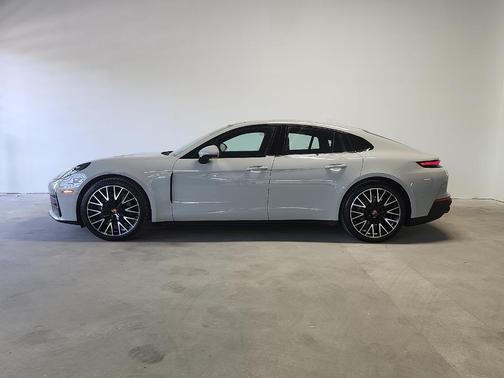 Chalk 2026 Porsche Panamera 4