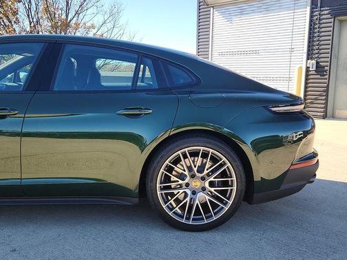 2025 Porsche Panamera 4