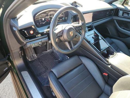 2025 Porsche Panamera 4