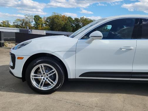 2026 Porsche Macan Base