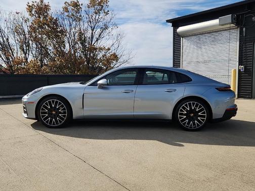 2026 Porsche Panamera 4
