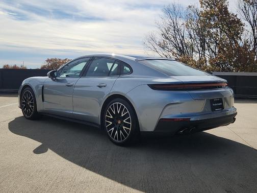 2026 Porsche Panamera 4
