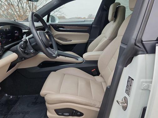 2025 Porsche Macan 4S