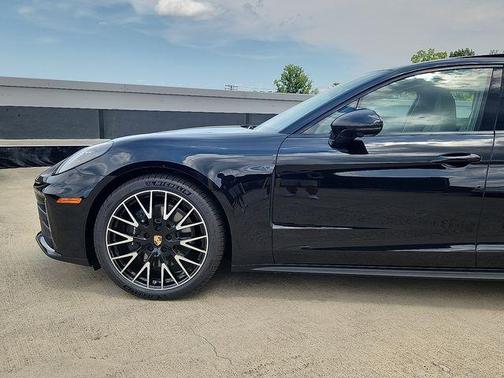 2025 Porsche Panamera 4