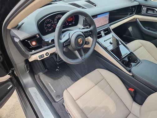 2025 Porsche Panamera 4