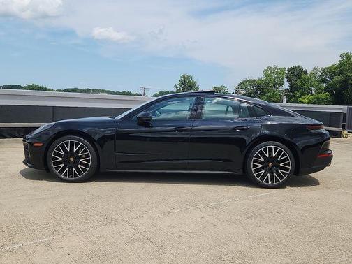 2025 Porsche Panamera 4