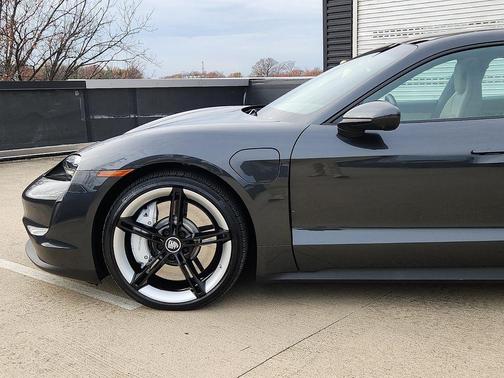 2022 Porsche Taycan Base