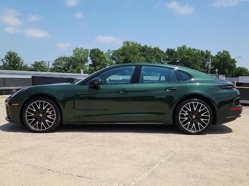 2025 Porsche Panamera 4