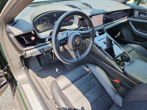 2025 Porsche Panamera 4