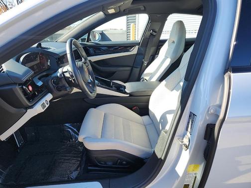 2025 Porsche Panamera 4