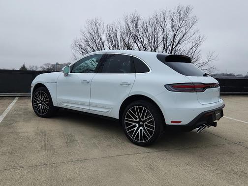 2026 Porsche Macan Base