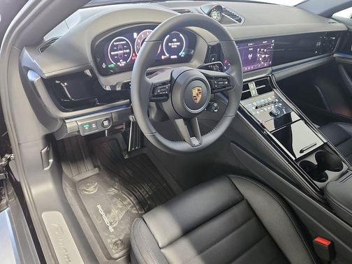 Jet Black 2026 Porsche Panamera 4