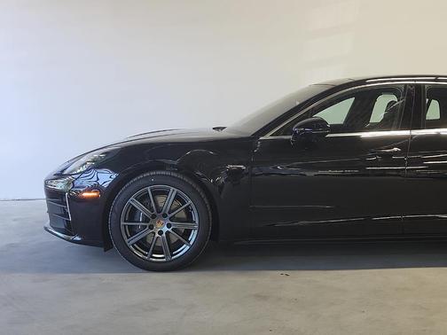 Jet Black 2026 Porsche Panamera 4