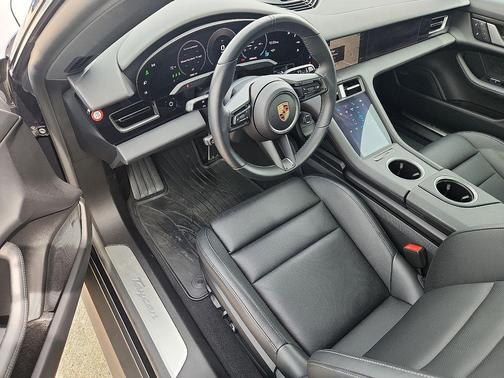 2025 Porsche Taycan 