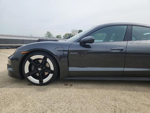 2025 Porsche Taycan 