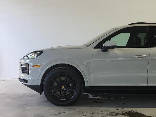 Chalk 2026 Porsche Cayenne Base