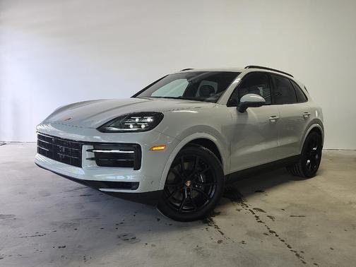 Chalk 2026 Porsche Cayenne Base
