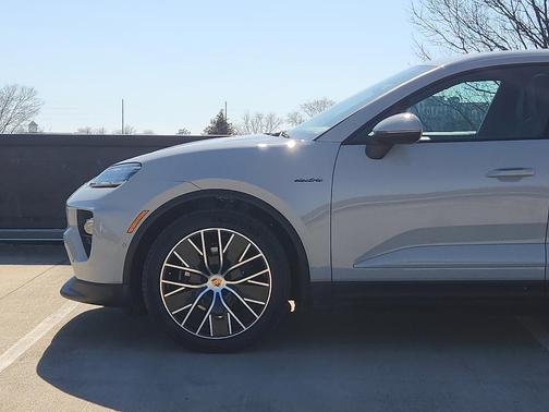 2026 Porsche Macan 4