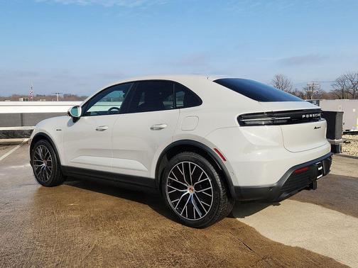 2026 Porsche Macan 4