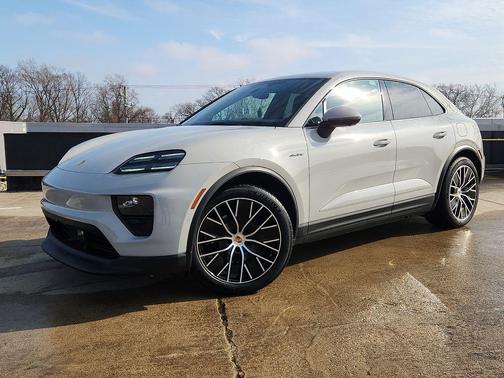 2026 Porsche Macan 4