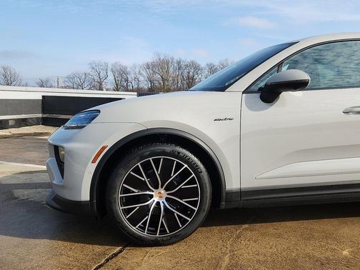 2026 Porsche Macan 4