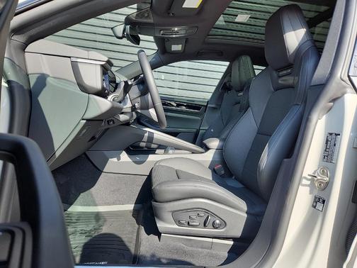 2026 Porsche Macan 4