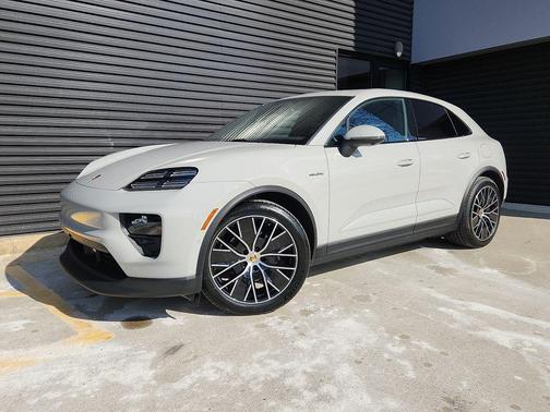 2026 Porsche Macan 4
