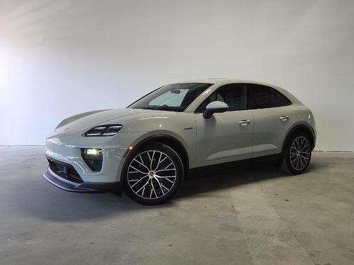 Chalk 2026 Porsche Macan 4