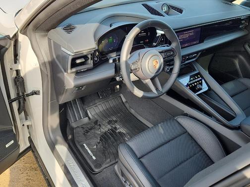 2026 Porsche Macan 4