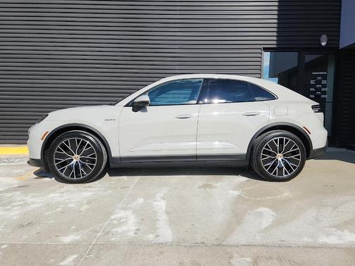 2026 Porsche Macan 4