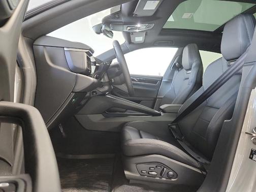 Chalk 2026 Porsche Macan 4