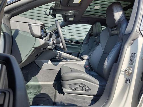 2026 Porsche Macan 4