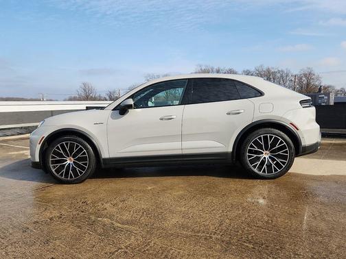 2026 Porsche Macan 4