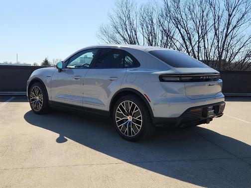 2026 Porsche Macan 4