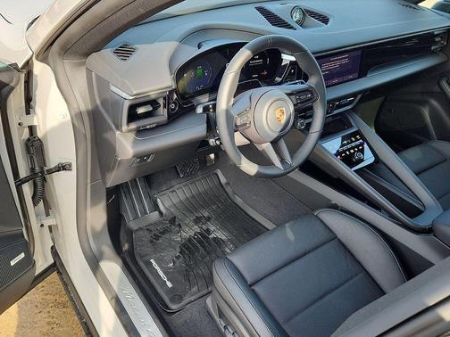 2026 Porsche Macan 4