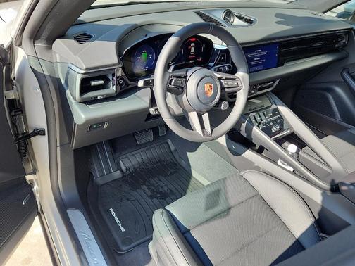 2026 Porsche Macan 4