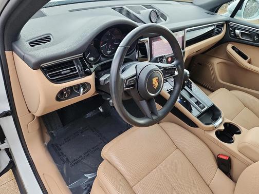 2022 Porsche Macan Base