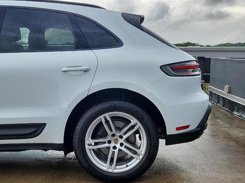 2022 Porsche Macan Base