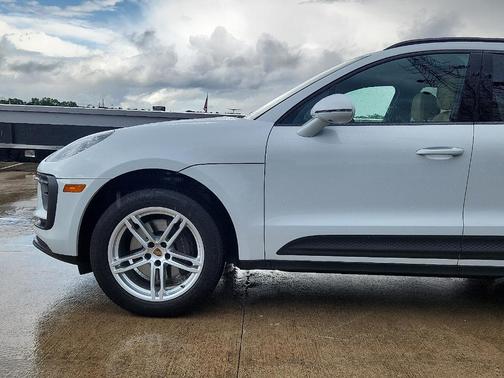 2022 Porsche Macan Base