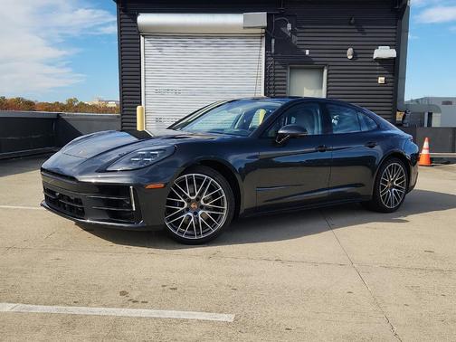 2026 Porsche Panamera 4