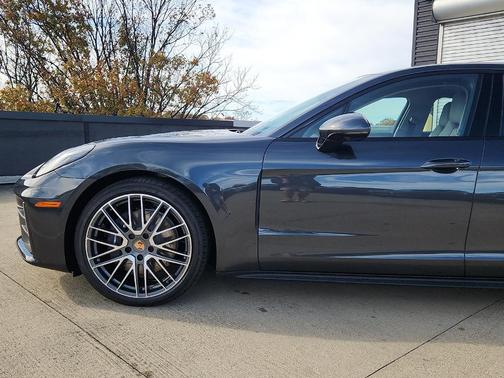 2026 Porsche Panamera 4