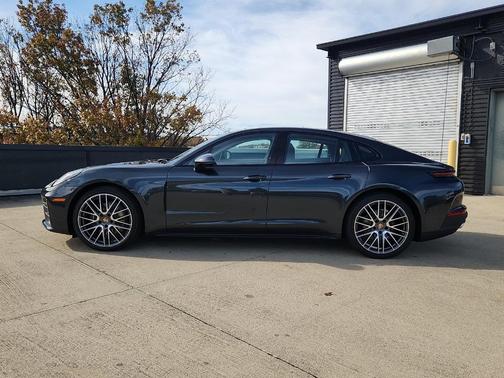 2026 Porsche Panamera 4