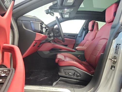 Chalk 2026 Porsche Macan 4