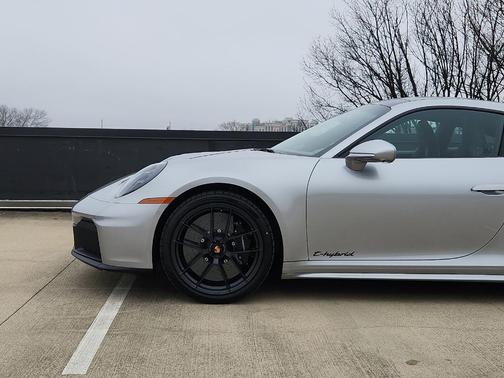 2026 Porsche 911 Carrera 4 GTS