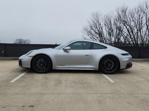2026 Porsche 911 Carrera 4 GTS