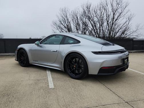 2026 Porsche 911 Carrera 4 GTS