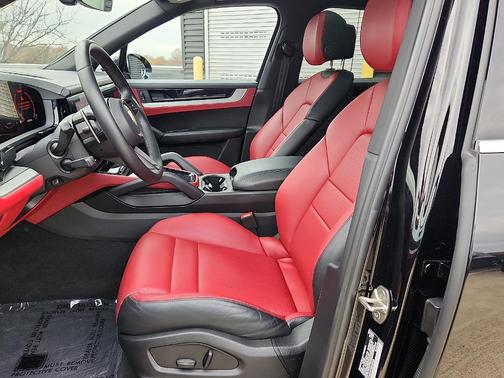 2024 Porsche Cayenne Base