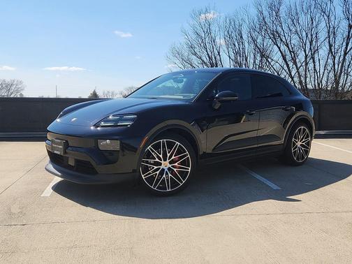 Jet Black Metallic 2025 Porsche Macan 4S